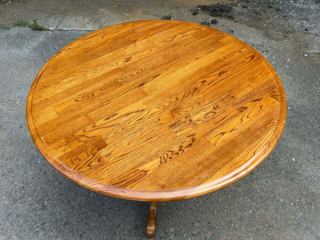 Oak Roud Dinning Table - image 4 of 6