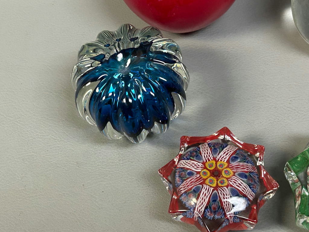 Art Glass Paperweights - image 6 of 9