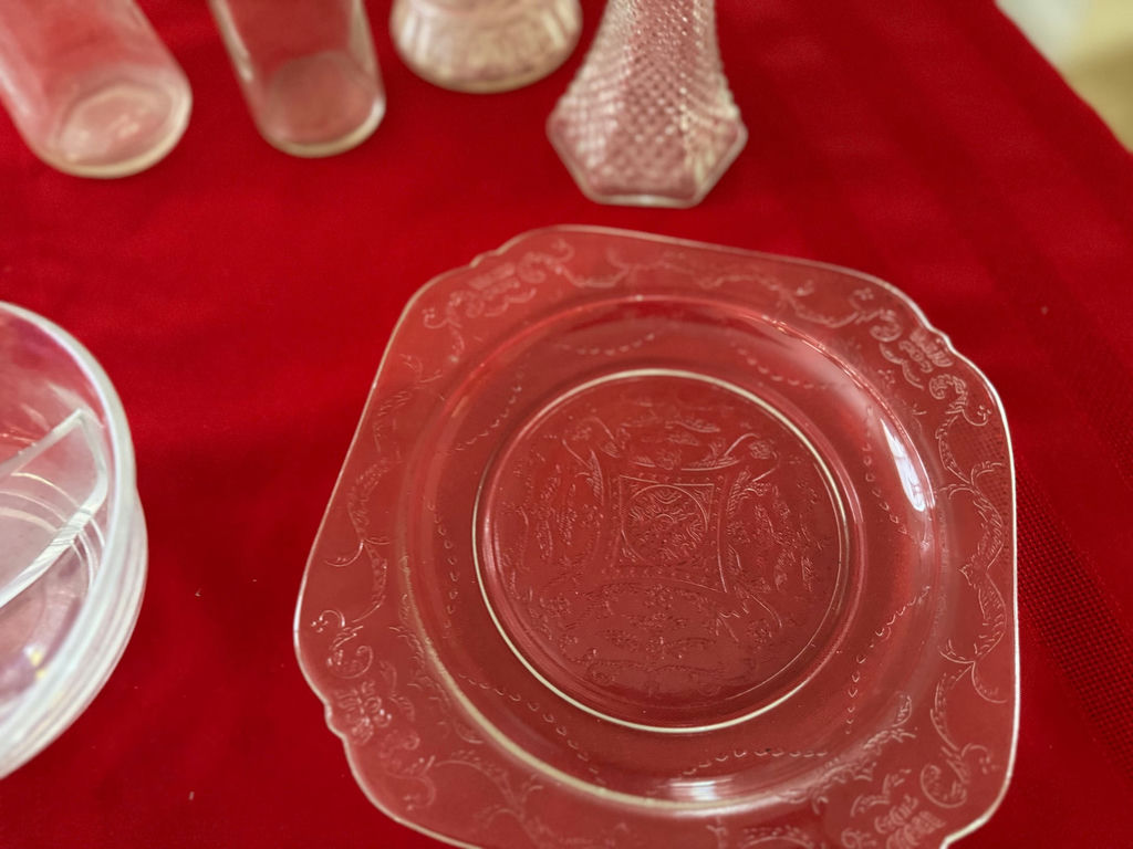 Assortment of Vintage Glassware - image 8 of 9