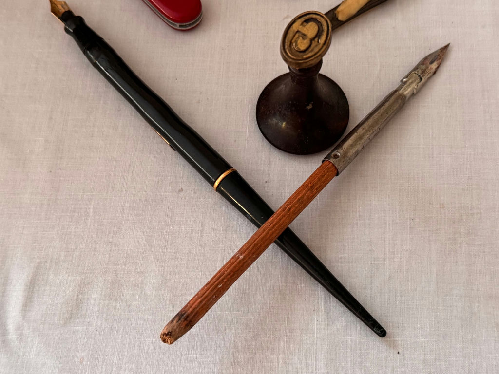 Antique pocket knives, writing implements, and cigar-box collectibles - image 3 of 4