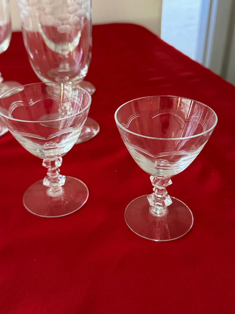 Assortment of Vintage Glassware - image 4 of 9
