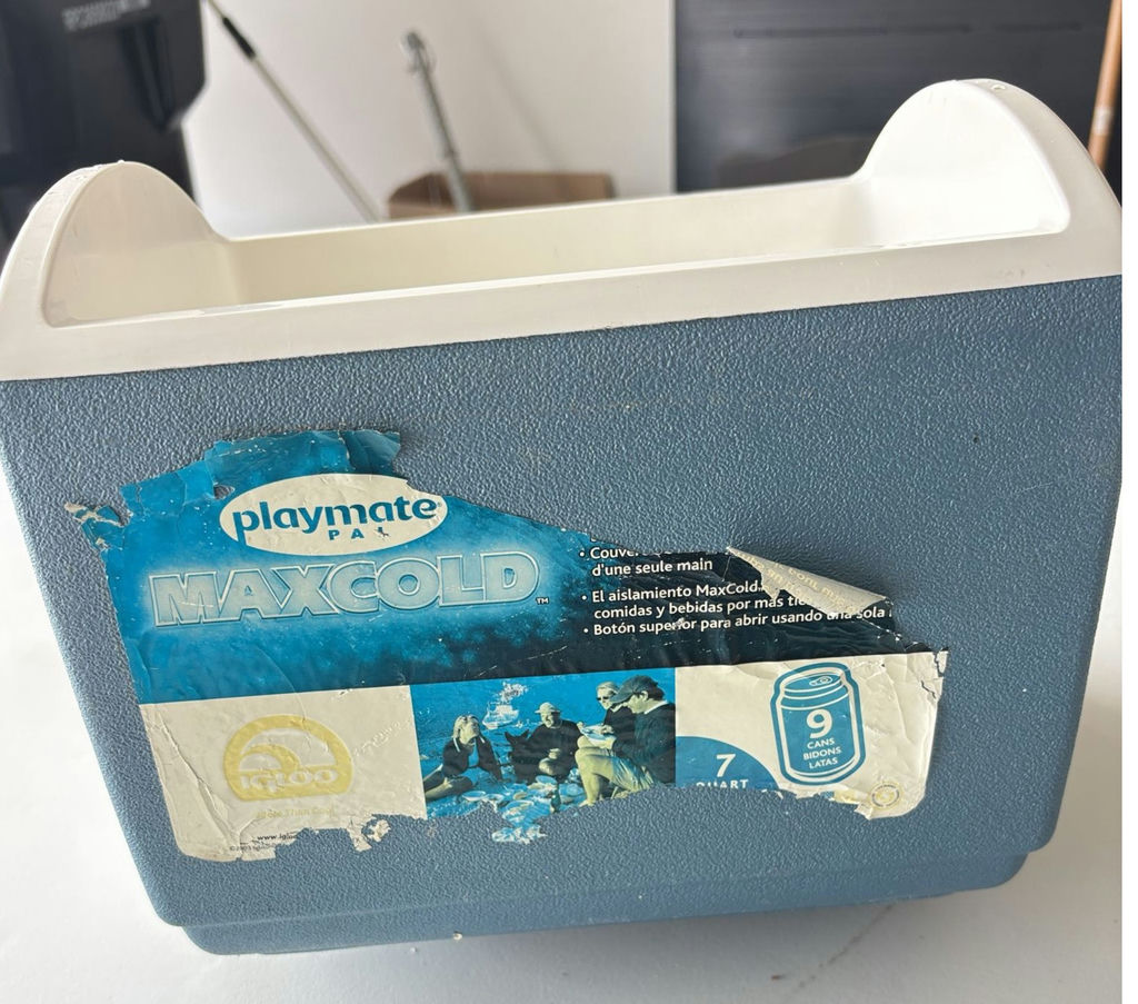 Igloo Playmate Pal MAXCOLD 7-Quart Personal Cooler Blue/White - image 1 of 3