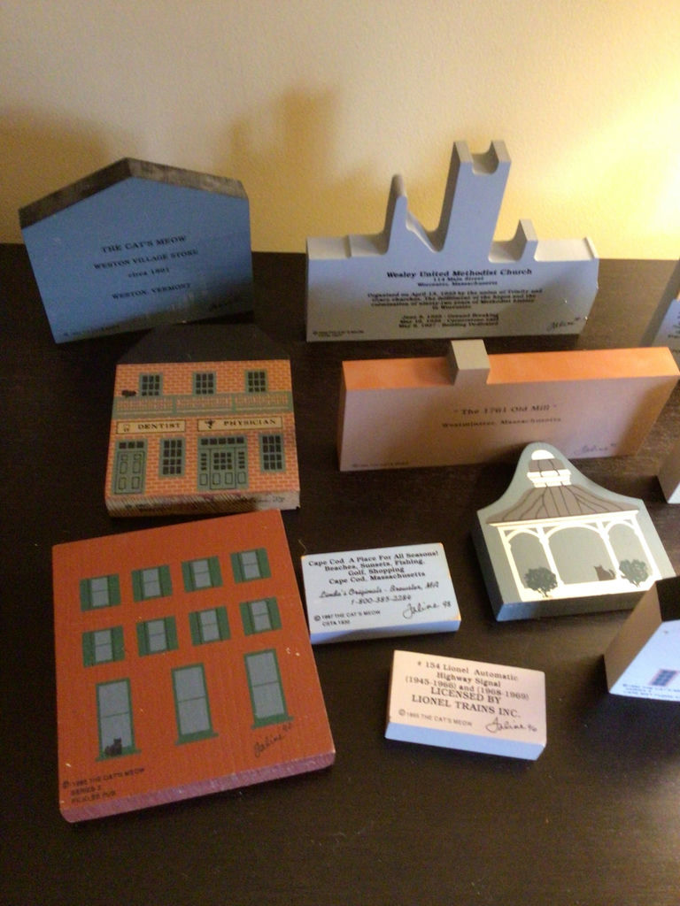 Assorted Wooden Miniature Town Buildings - image 4 of 5