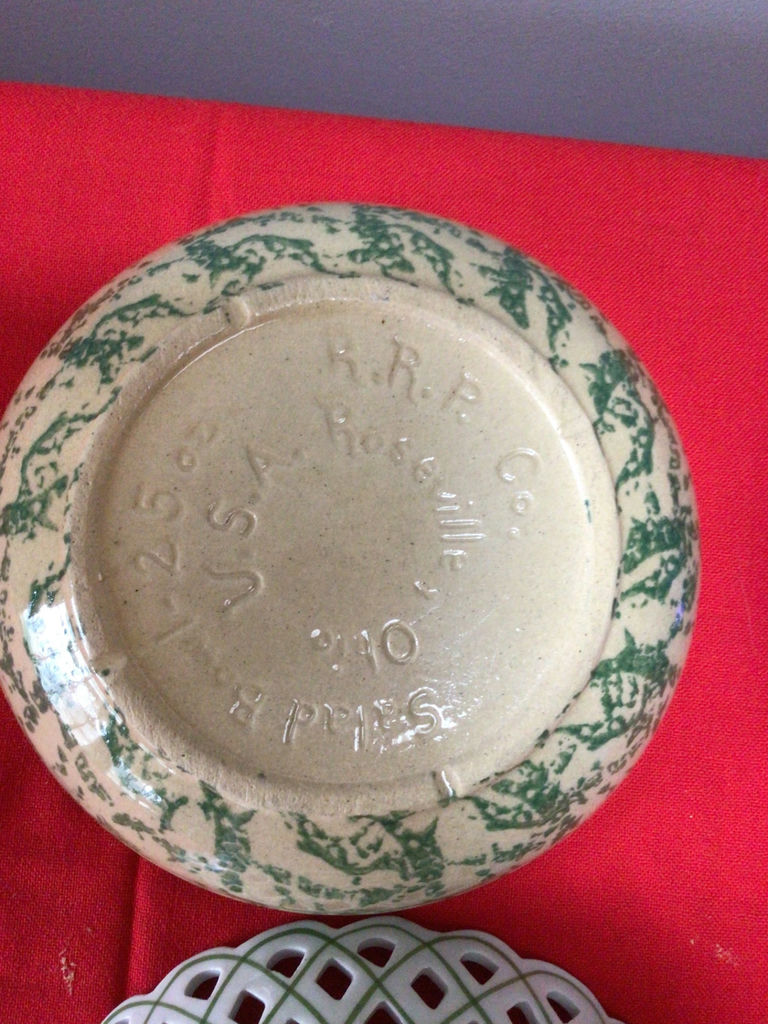 Assorted ceramic and glass bowls with decorative plate - image 4 of 4
