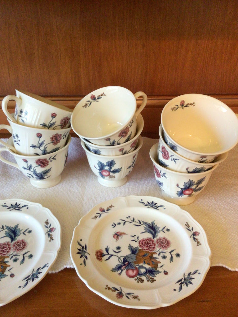 Floral-patterned teacups with matching plates - image 2 of 2