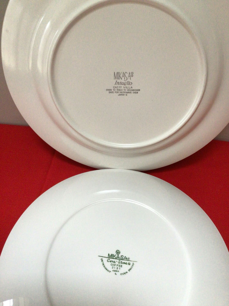 Mikasa dinner plates: blue patterned rim and gold-banded white plate - image 3 of 3