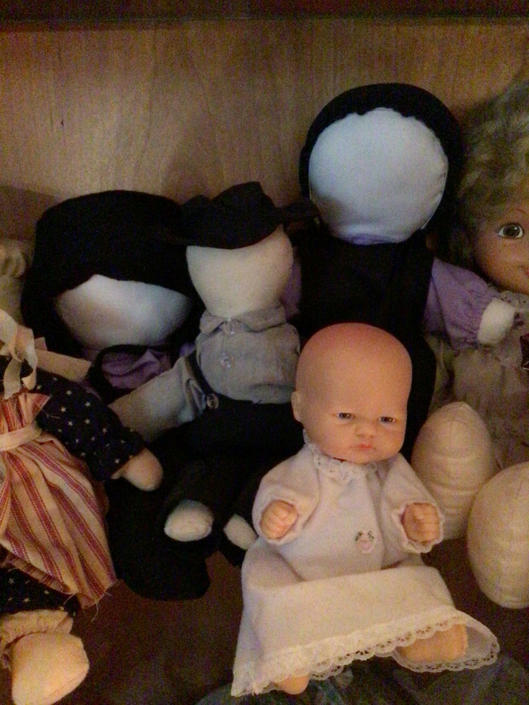 Assorted vintage dolls and ceramic figurines - image 2 of 5