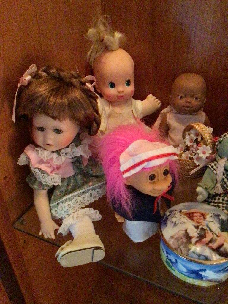 Vintage dolls and Shirley Temple music box tin - image 4 of 5