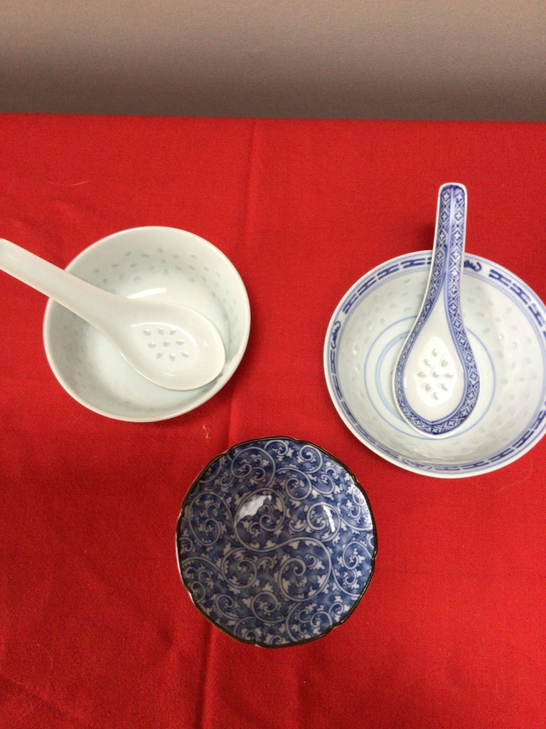 Blue-and-white Chinese porcelain bowls and spoon set - image 3 of 4