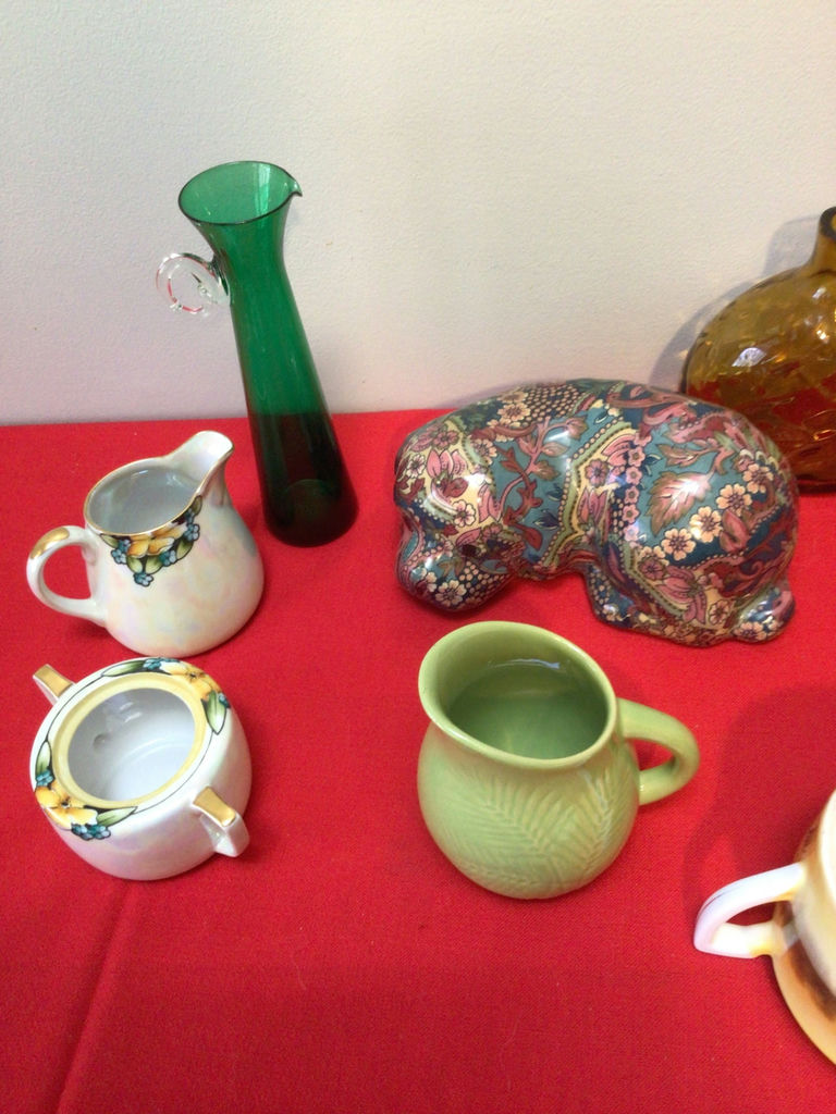Assorted ceramics, glassware, and decorative items - image 5 of 6