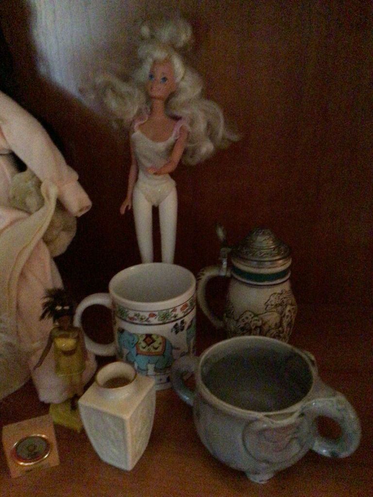 Dolls, figurines and ceramic collectibles - image 3 of 7