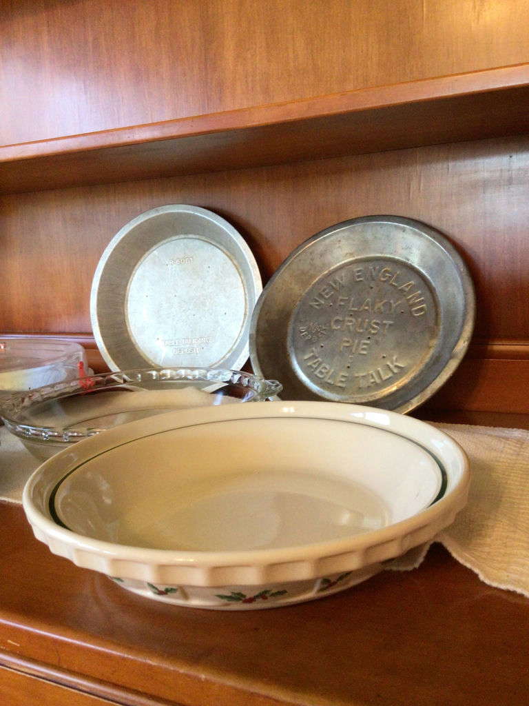 Vintage bakeware and dishware collection - image 4 of 6