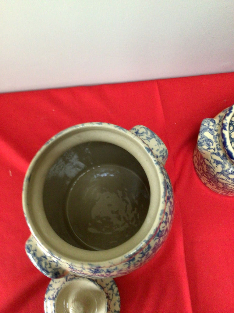 Blue and white crackle-glaze ceramic jars with lids - image 2 of 4