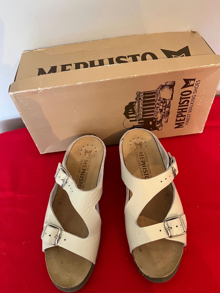 Pair of white Mephisto sandals size 37 - image 1 of 1