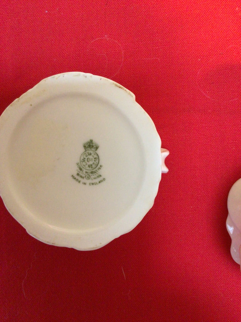 Porcelain creamers, sugar bowl, small pitcher, and pink glass serving dish set - image 4 of 4