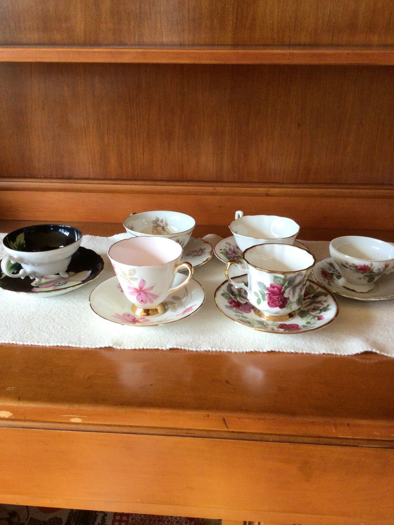Floral bone china teacups and saucers with gold trim - image 1 of 7