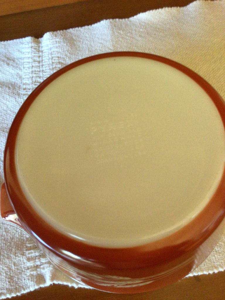 Two glass casserole dishes with lids - image 3 of 5