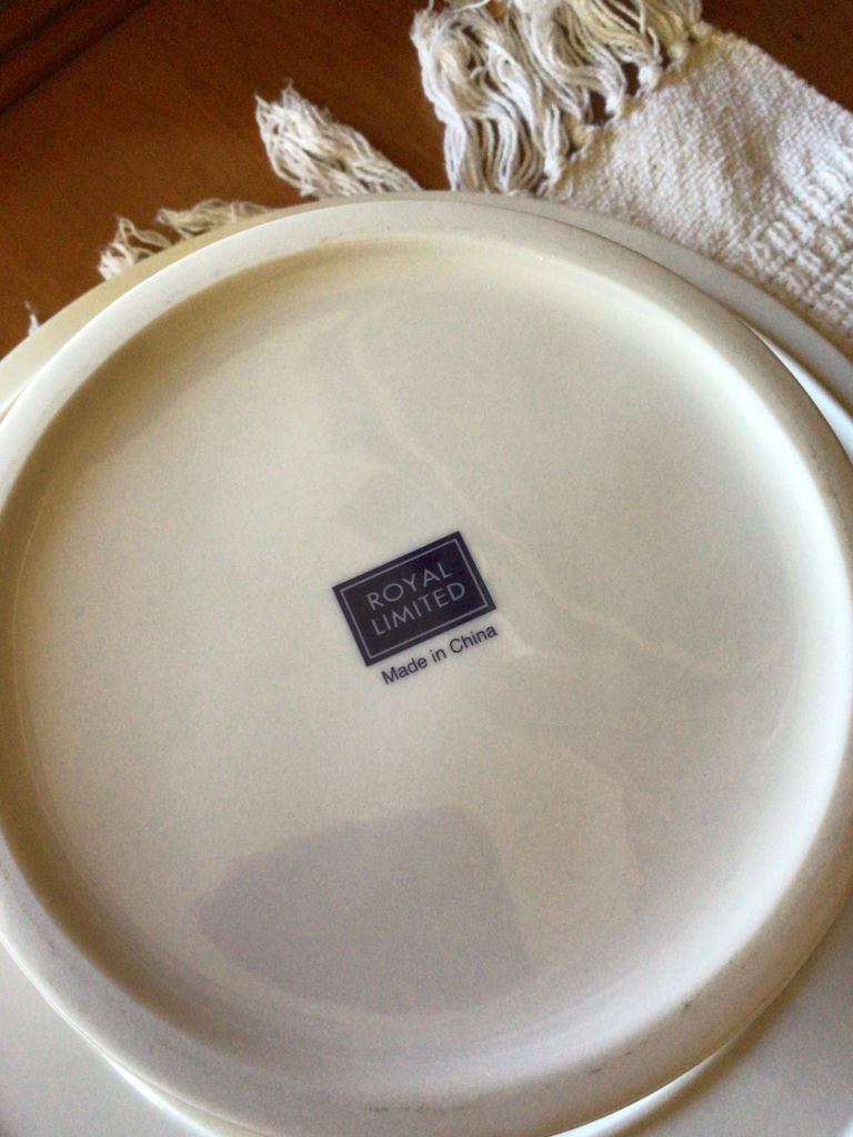 Assorted cake stands and serving plates - image 4 of 4