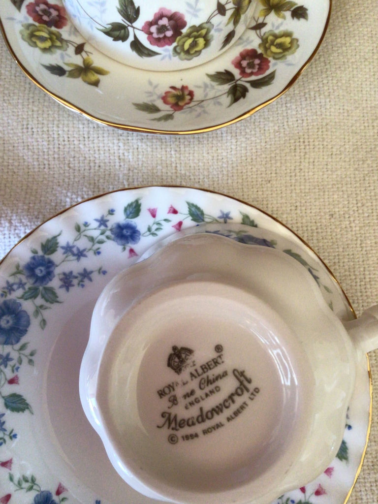 Set of vintage floral teacups and saucers - image 4 of 6