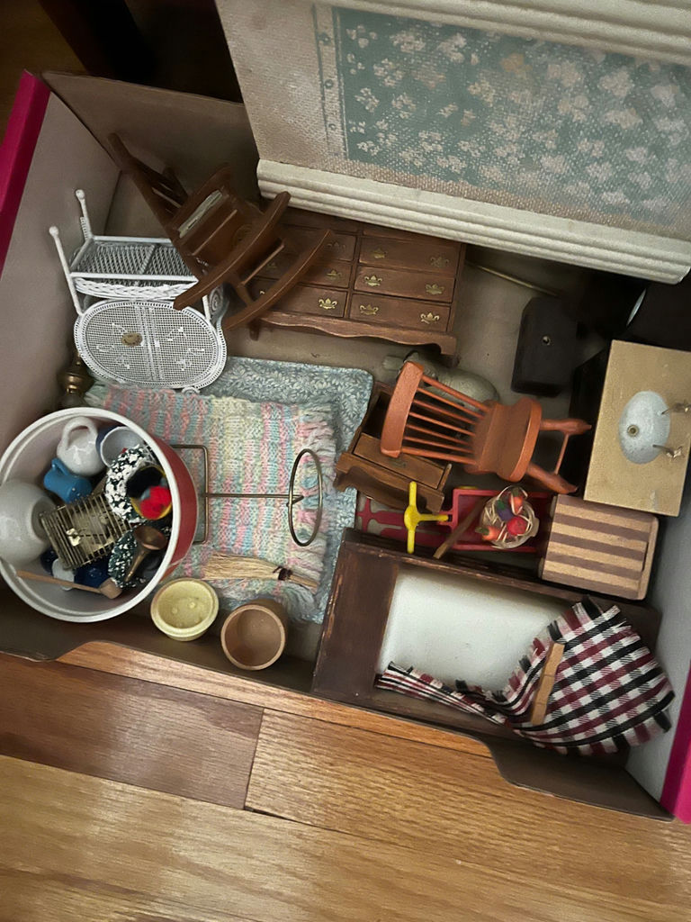 Doll house (needs some repairs) Miniature dollhouse furniture and accessories - image 1 of 3