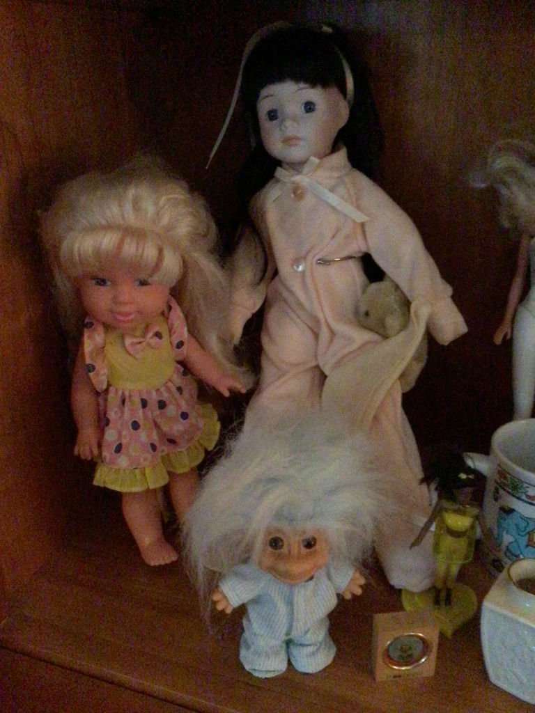 Dolls, figurines and ceramic collectibles - image 2 of 7