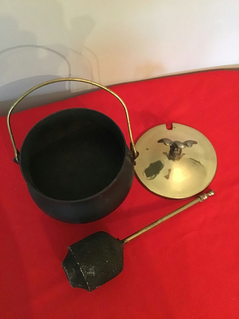 Small metal cauldron with lid - image 2 of 2