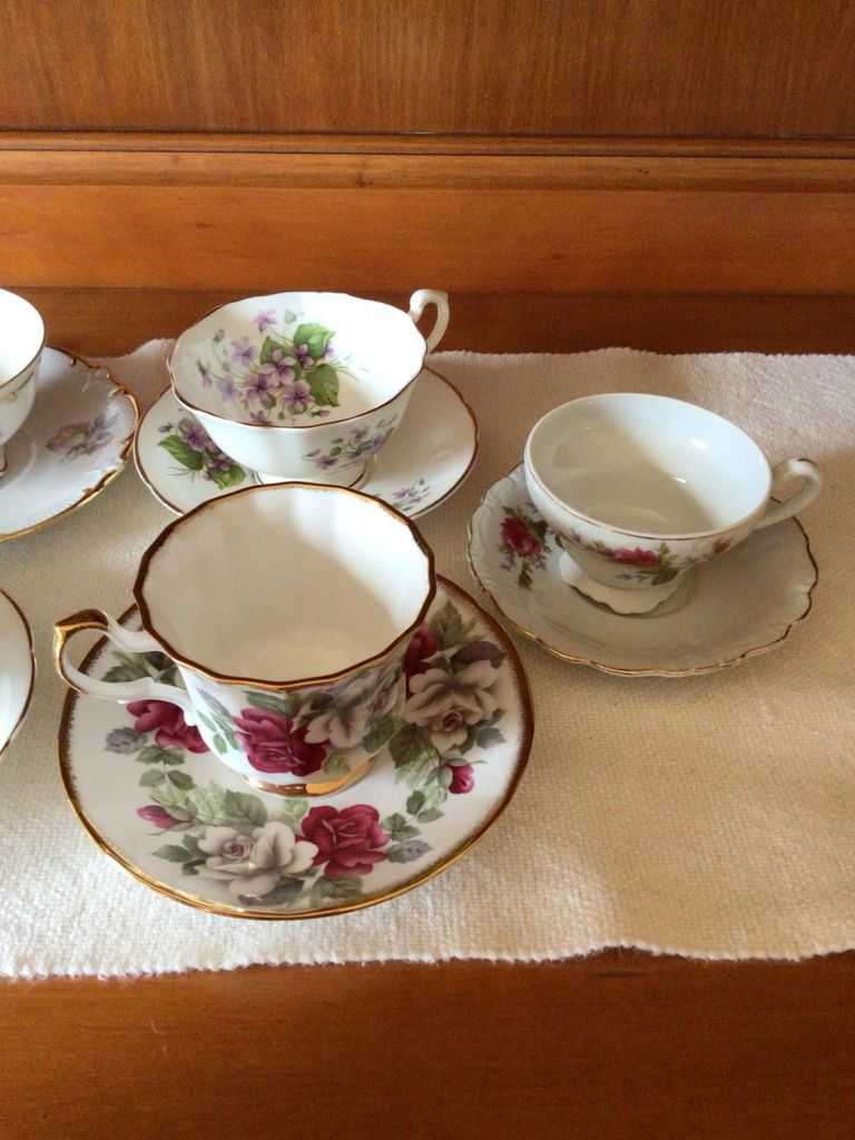 Floral bone china teacups and saucers with gold trim - image 3 of 7