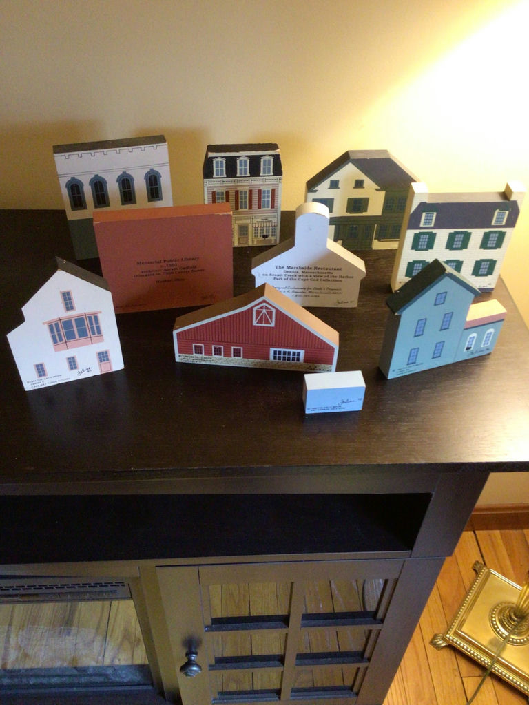 Set of wooden miniature town buildings - image 4 of 6