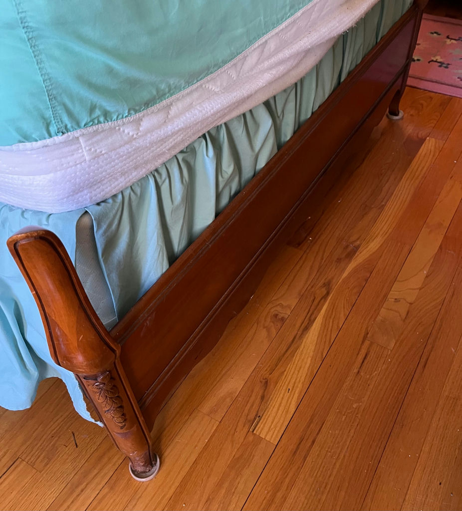 Ornate wooden bed. Headboard and footboard Queen - image 2 of 3
