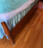 Ornate wooden bed. Headboard and footboard Queen - thumbnail 2 of 3