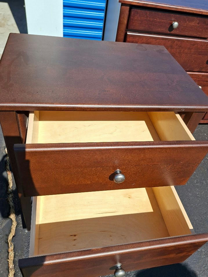 Nice Good Quality Wooden bedroom dresser with two nightstands - image 5 of 8