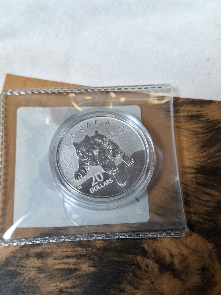 2014 Royal Canadian Mint Fine (.999) Silver Lynx $20 Coin with Certificate - image 2 of 4