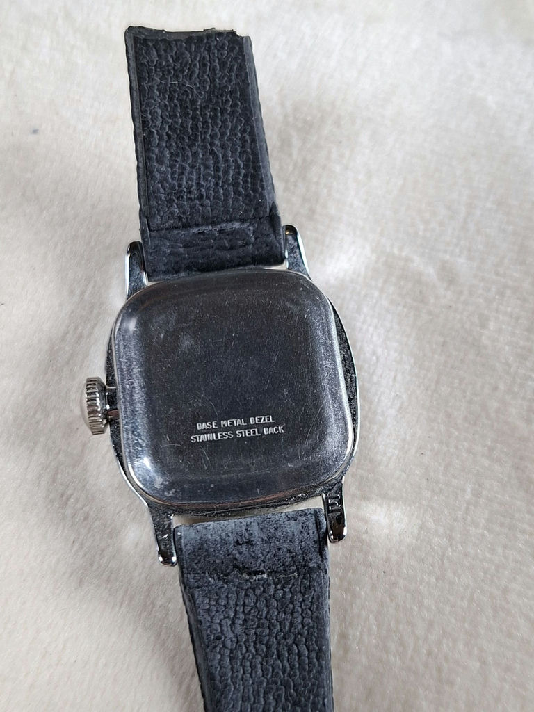 Two Vintage Timex Wristwatches - image 5 of 5