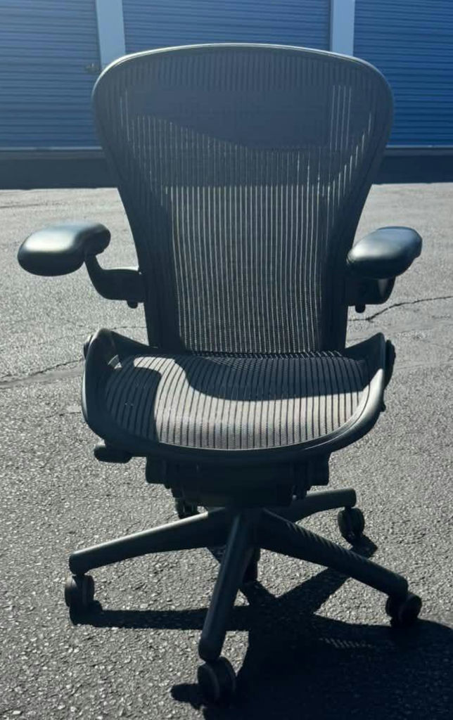 Ergonomic Herman Miller Mesh back office chair, Like New! - image 2 of 7