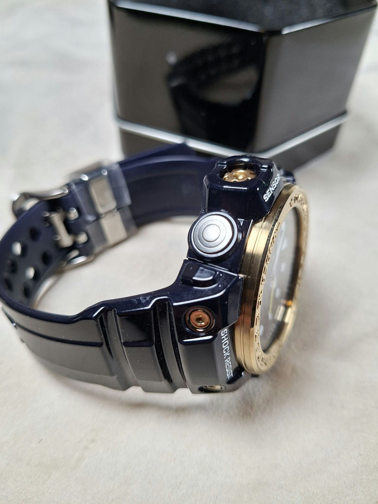 Casio G-Shock GWN-1000F Wristwatch with Box and Manual - image 6 of 13