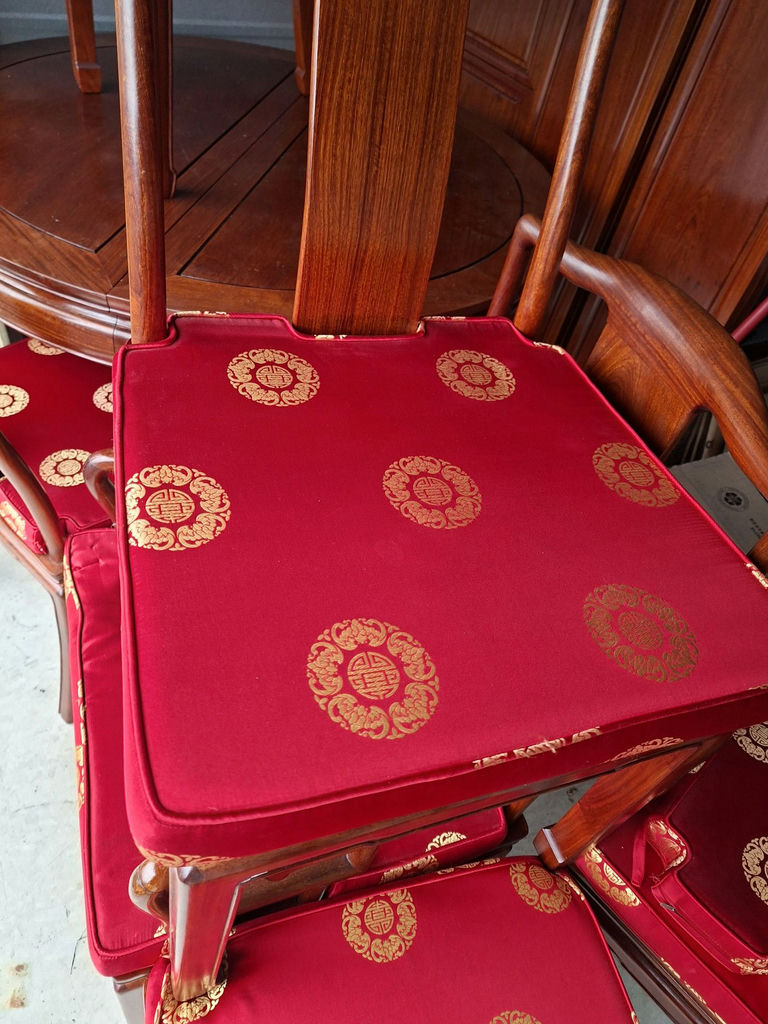 Gorgeous Solid Wood Dining Table With 6 Chairs And Extra Leafs - image 2 of 5