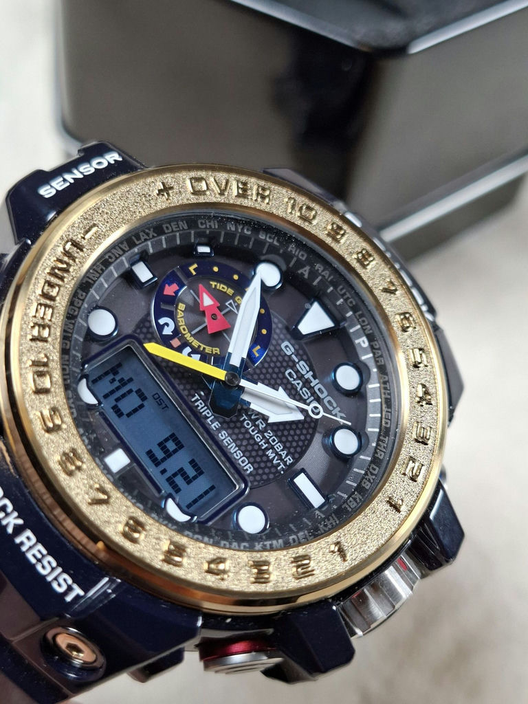 Casio G-Shock GWN-1000F Wristwatch with Box and Manual - image 10 of 13