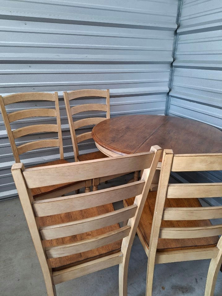 Gorgeous Solid Wood Dining Set of 4 chairs + Table - image 5 of 6