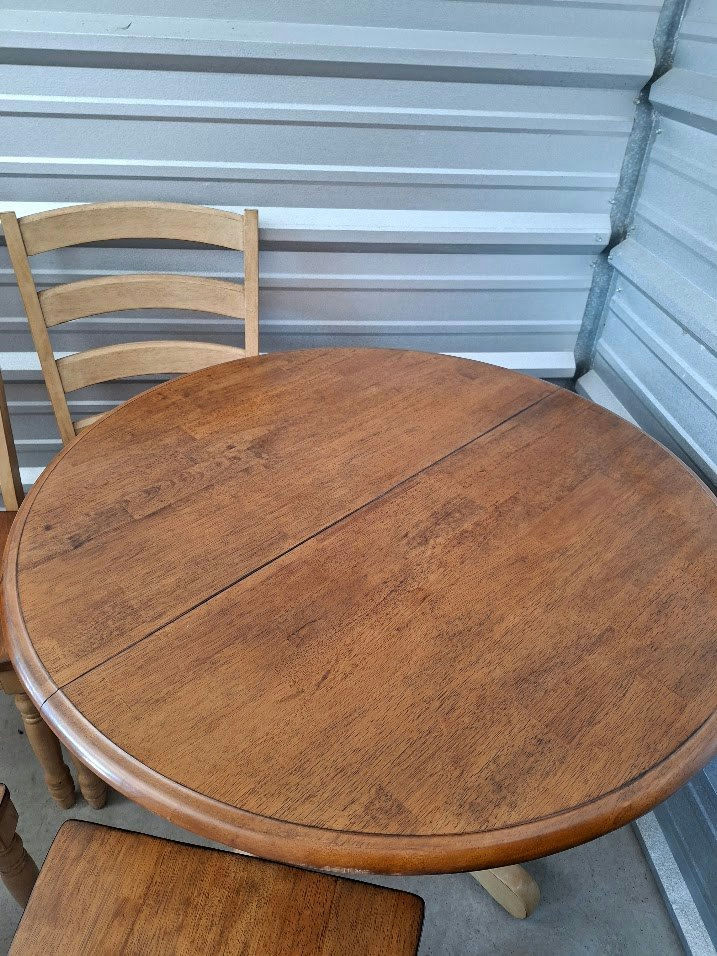 Gorgeous Solid Wood Dining Set of 4 chairs + Table - image 6 of 6