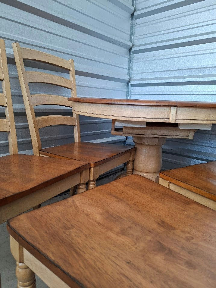 Gorgeous Solid Wood Dining Set of 4 chairs + Table - image 3 of 6