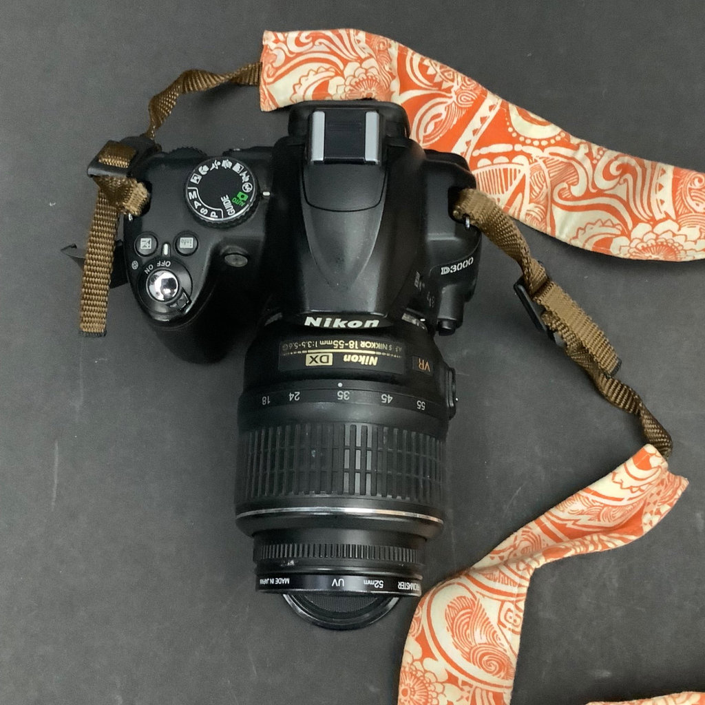 Nikon D3000, D70S Cameras & Accessories - image 4 of 23