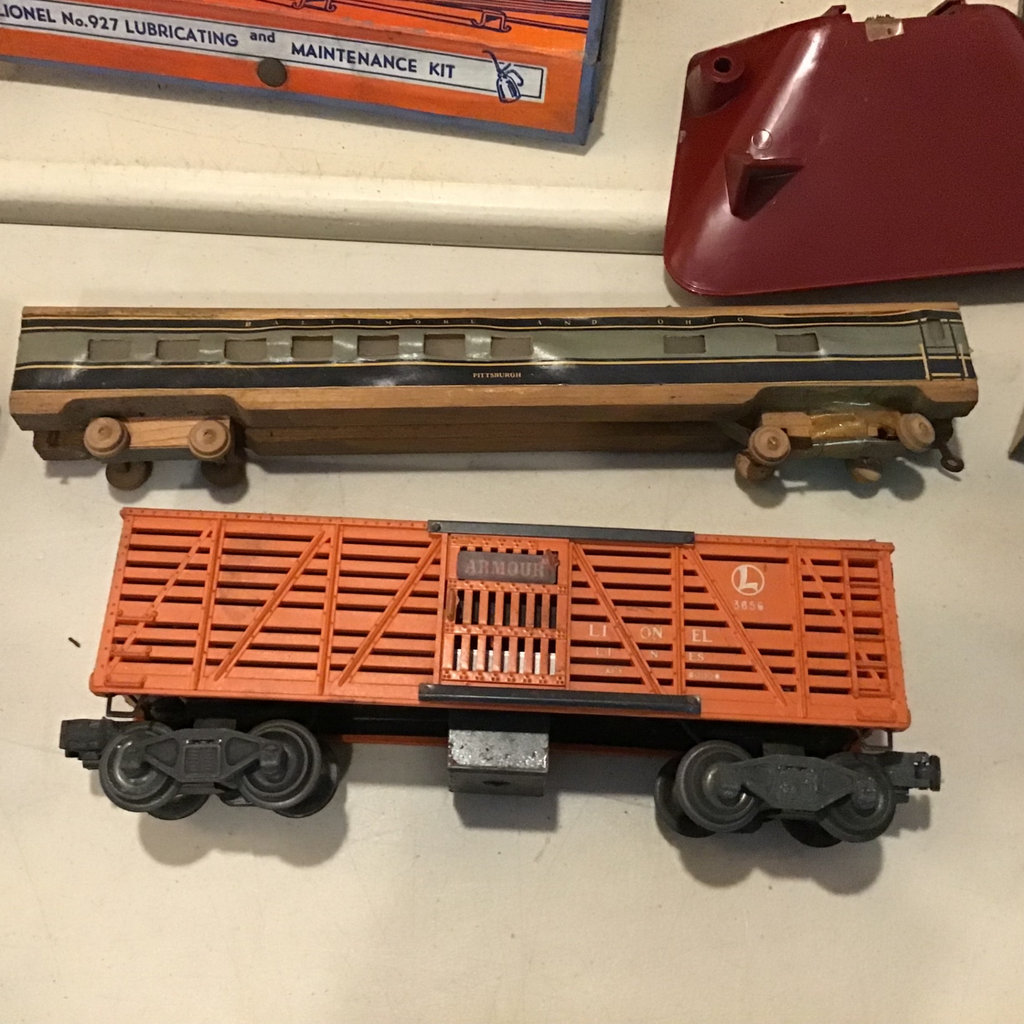 Vintage Lionel Trains - image 5 of 15