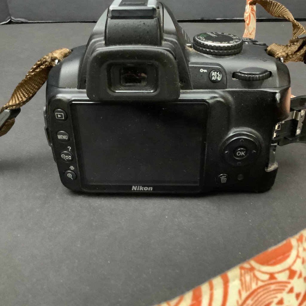 Nikon D3000, D70S Cameras & Accessories - image 5 of 23
