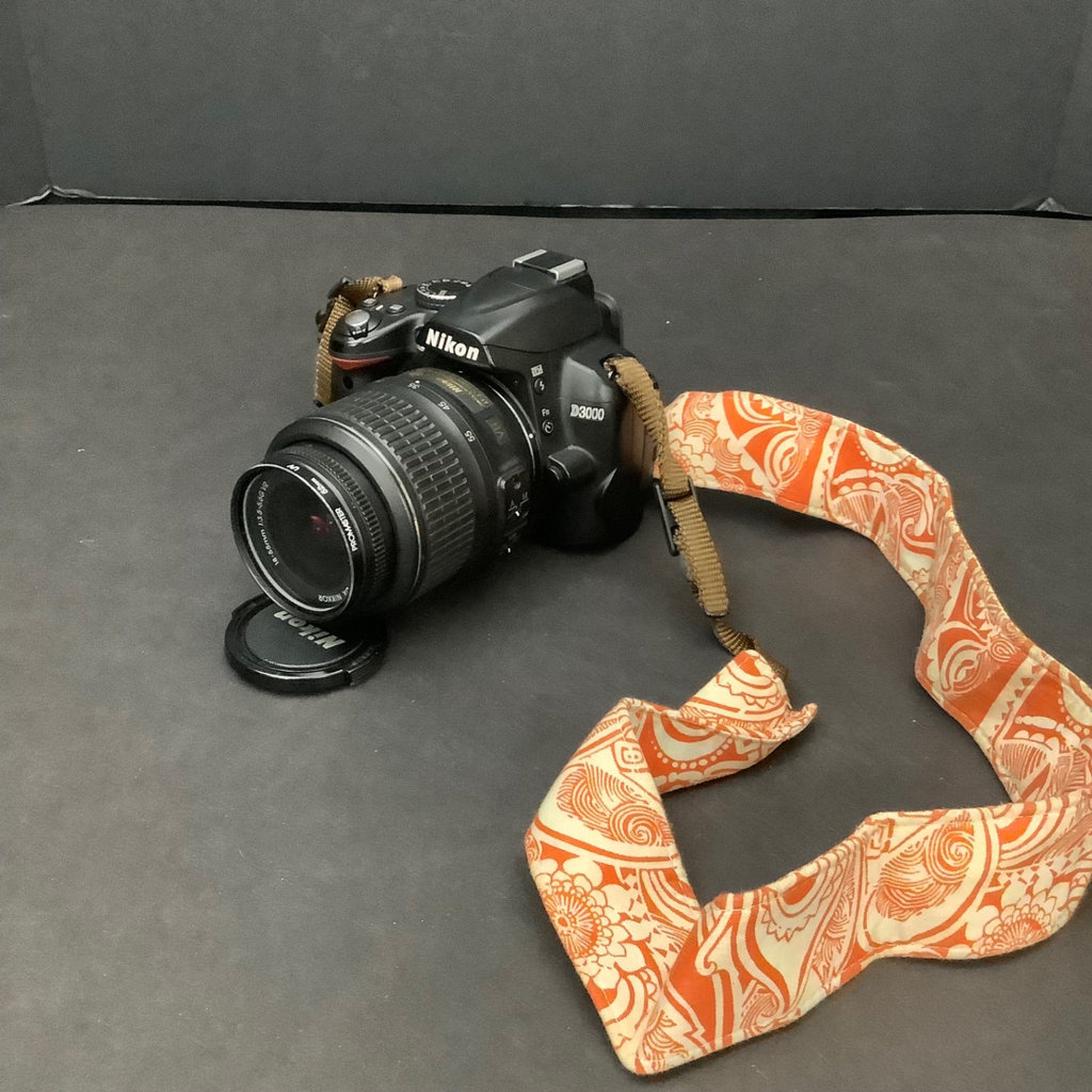 Nikon D3000, D70S Cameras & Accessories - image 3 of 23
