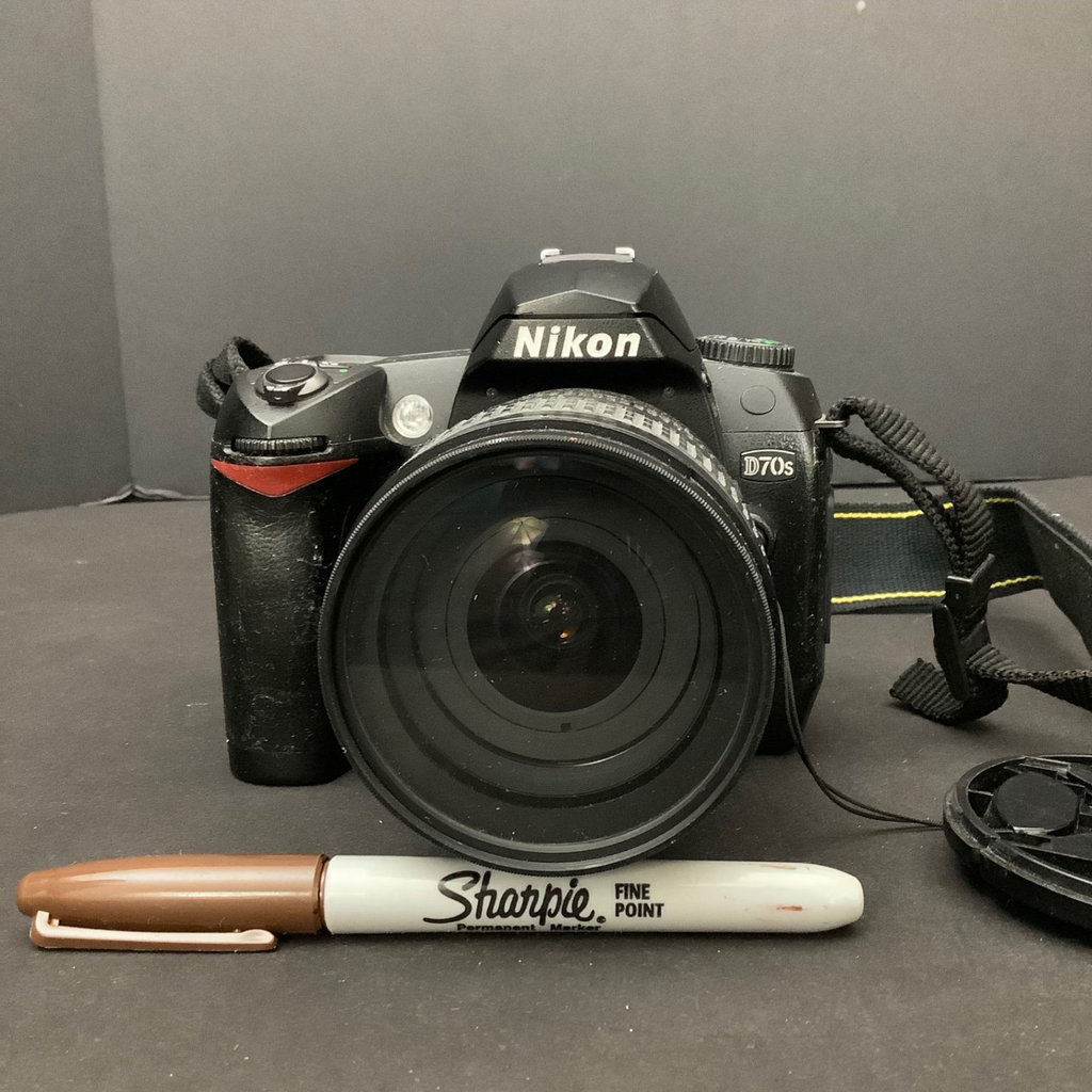 Nikon D3000, D70S Cameras & Accessories - image 12 of 23