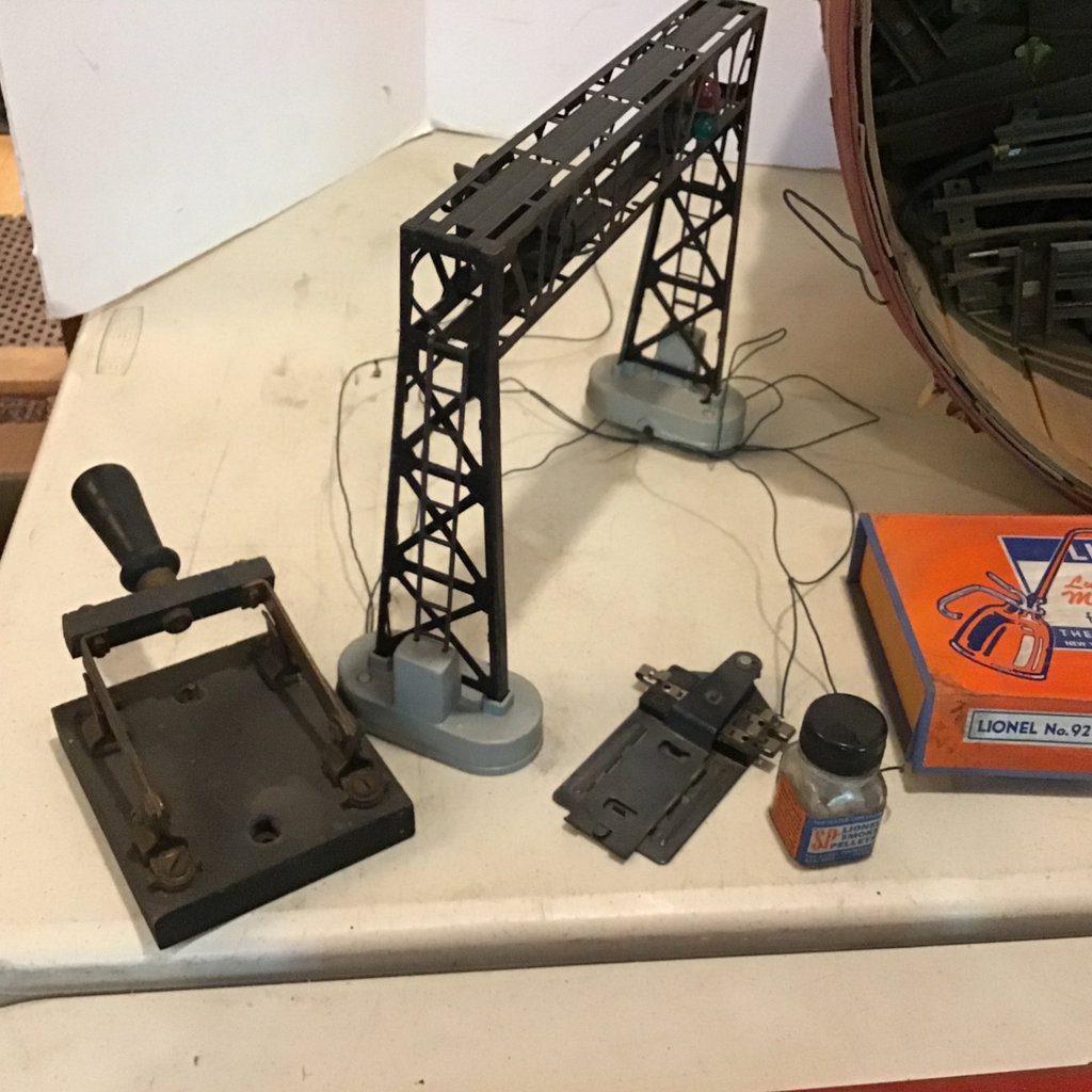Vintage Lionel Trains - image 12 of 15