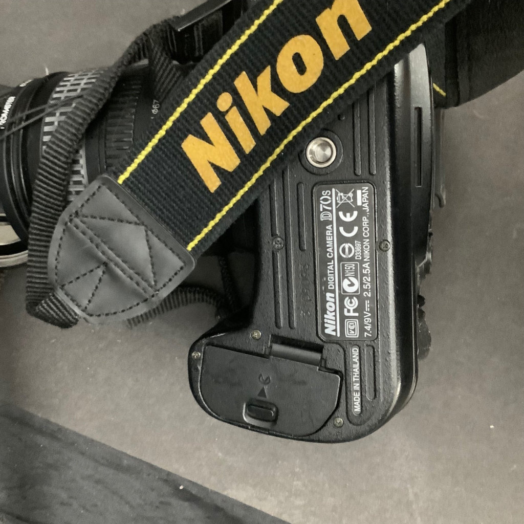 Nikon D3000, D70S Cameras & Accessories - image 19 of 23