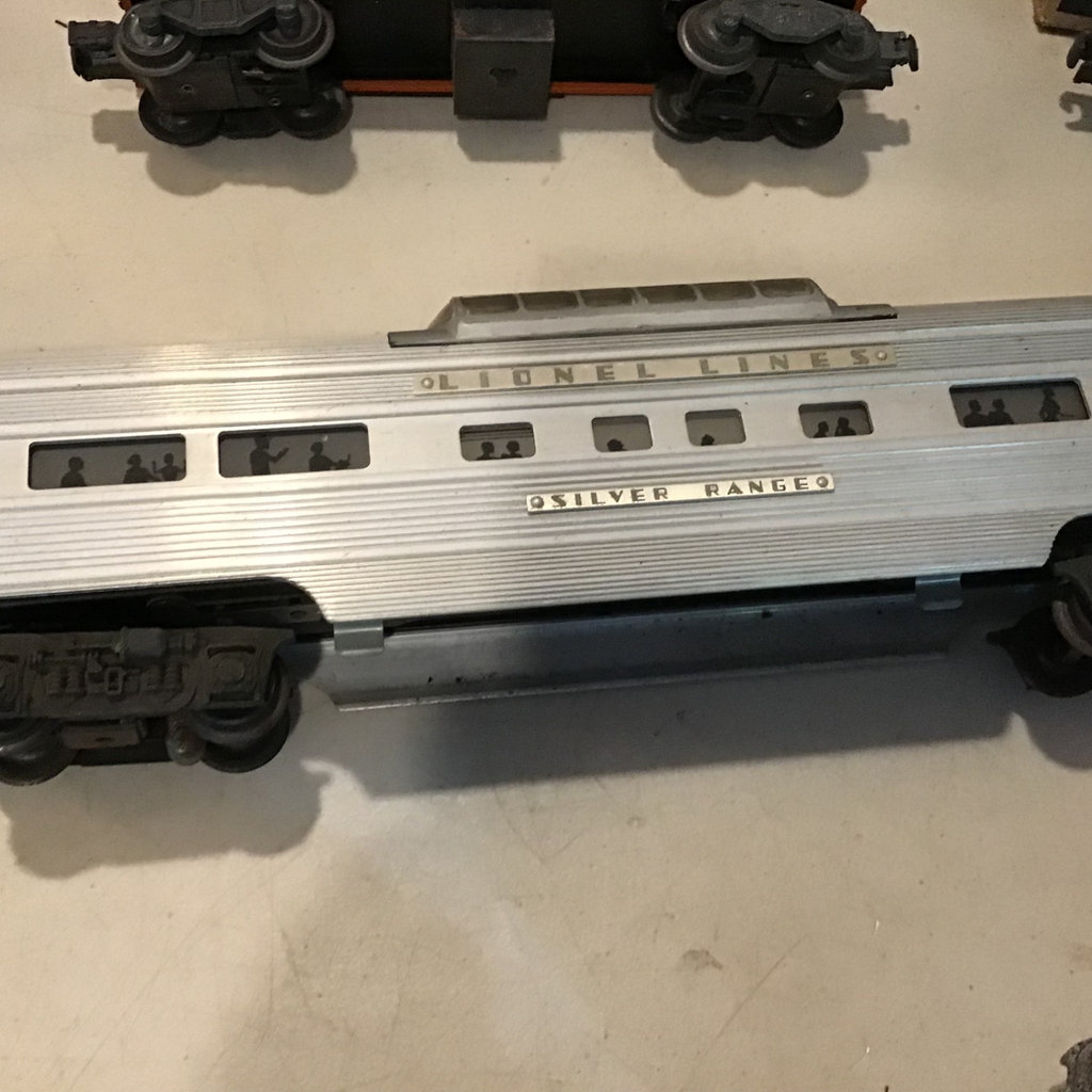 Vintage Lionel Trains - image 6 of 15
