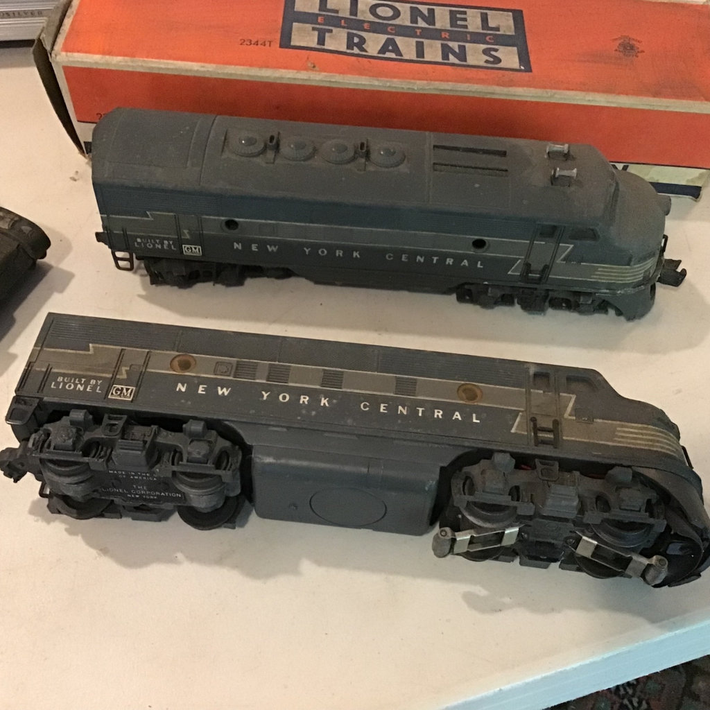 Vintage Lionel Trains - image 8 of 15