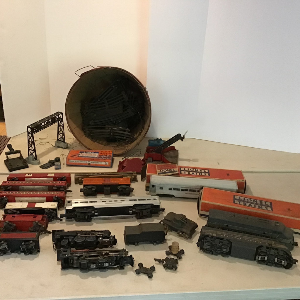 Vintage Lionel Trains - image 1 of 15